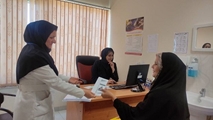  ارائه خدمات سلامت و بروشورهای آموزشی تغذیه به مادران باردار از سوی متخصص زنان و زایمان بیمارستان شهدای سروستان